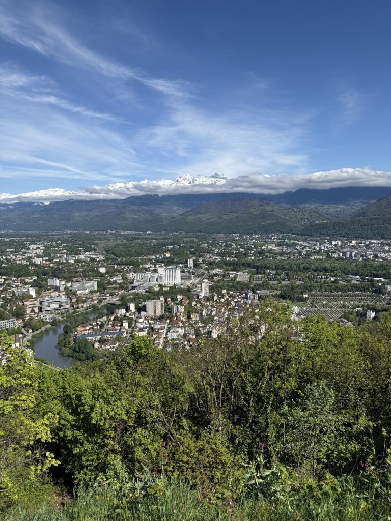 Blick von der Bastille über Grenoble und das Tal der Isère