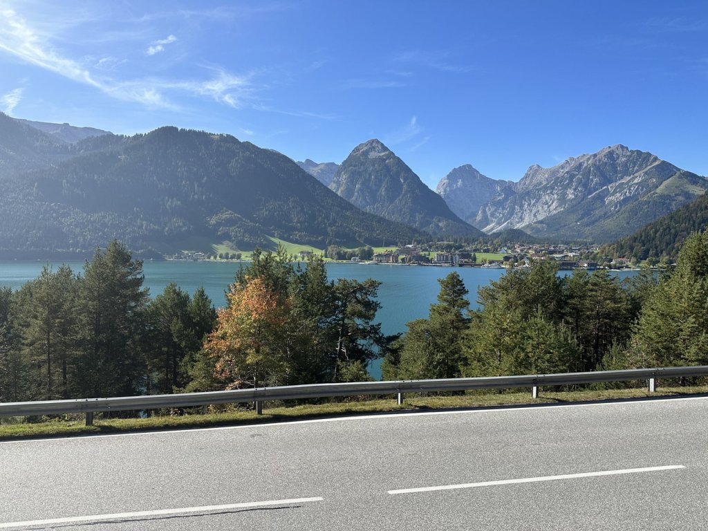 Blick über den Achensee auf die Berge des Karwendel