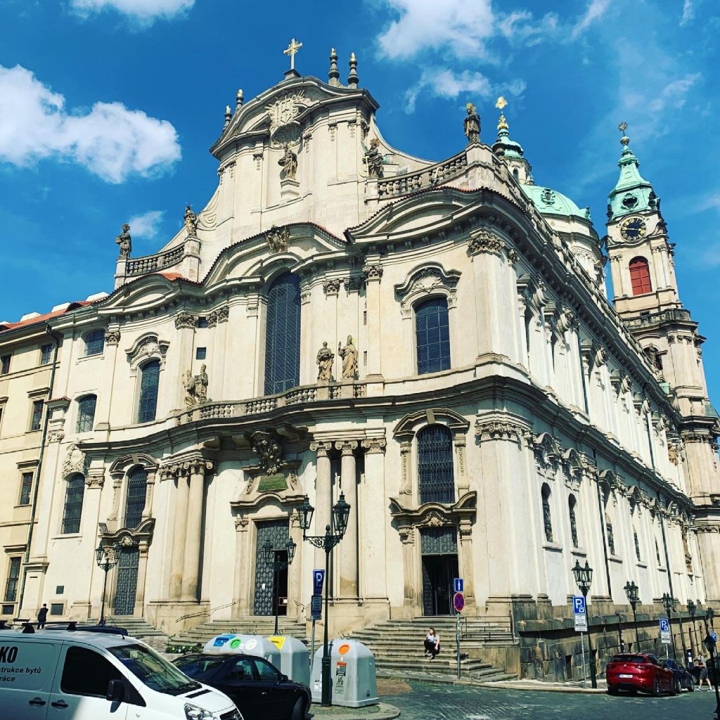 Barocke St.-Nikolaus-Kirche auf der Kleinseite in Prag
