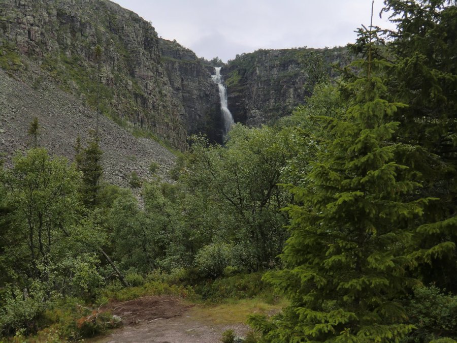 Wasserfall Njupeskär in einer Felswand im Fulufjället