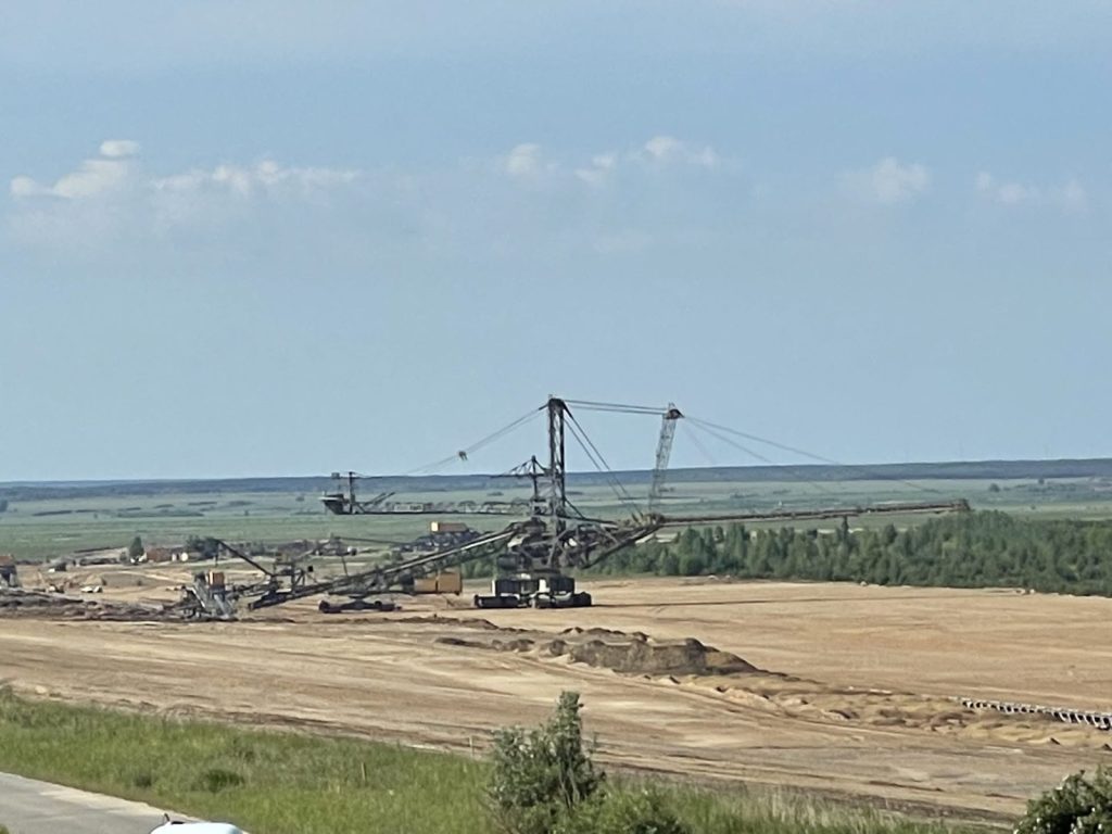 Tagebau mit Abraumförderbrücke bei Heinersbrück