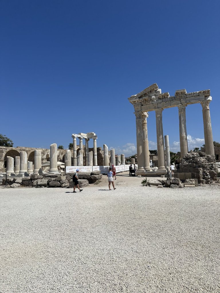 Säulen des Apollontempels von Side am Meer
